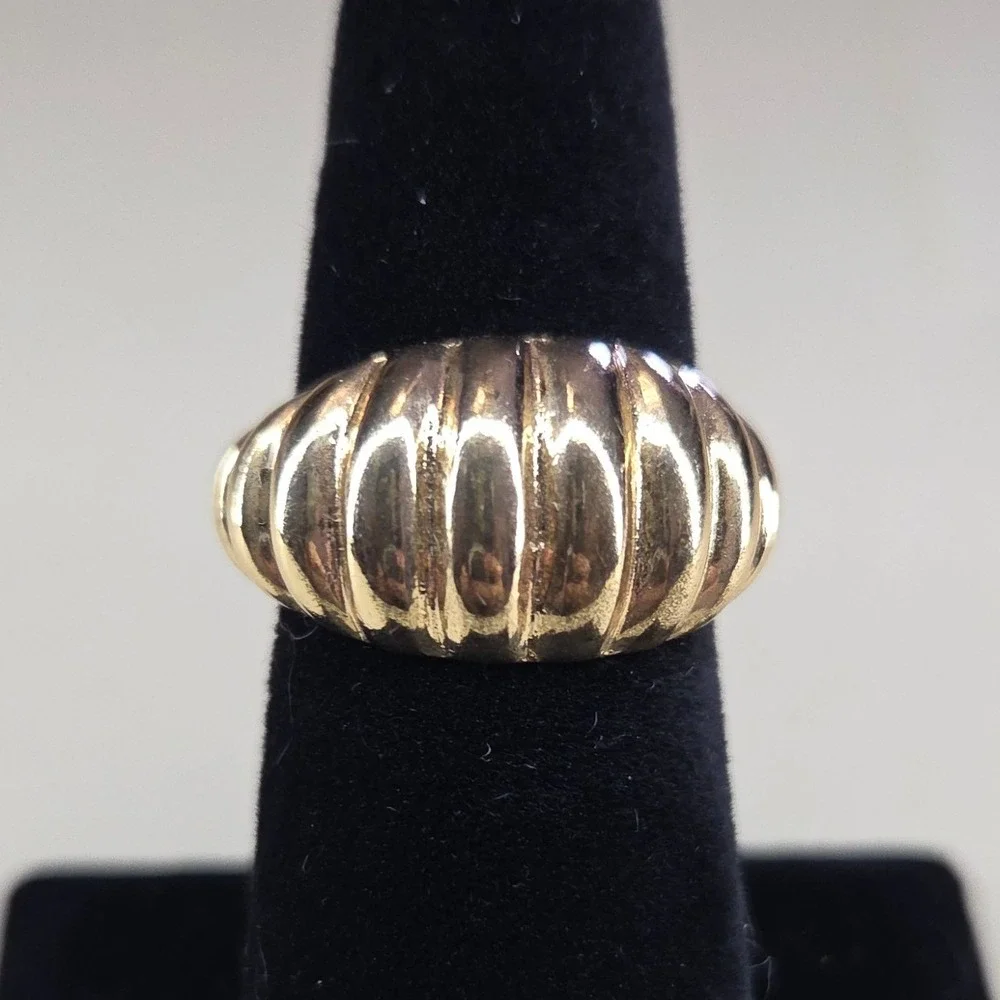 Gold Tone Ribbed Dome Ring Size 6.5 Croissant Statement‎ Band